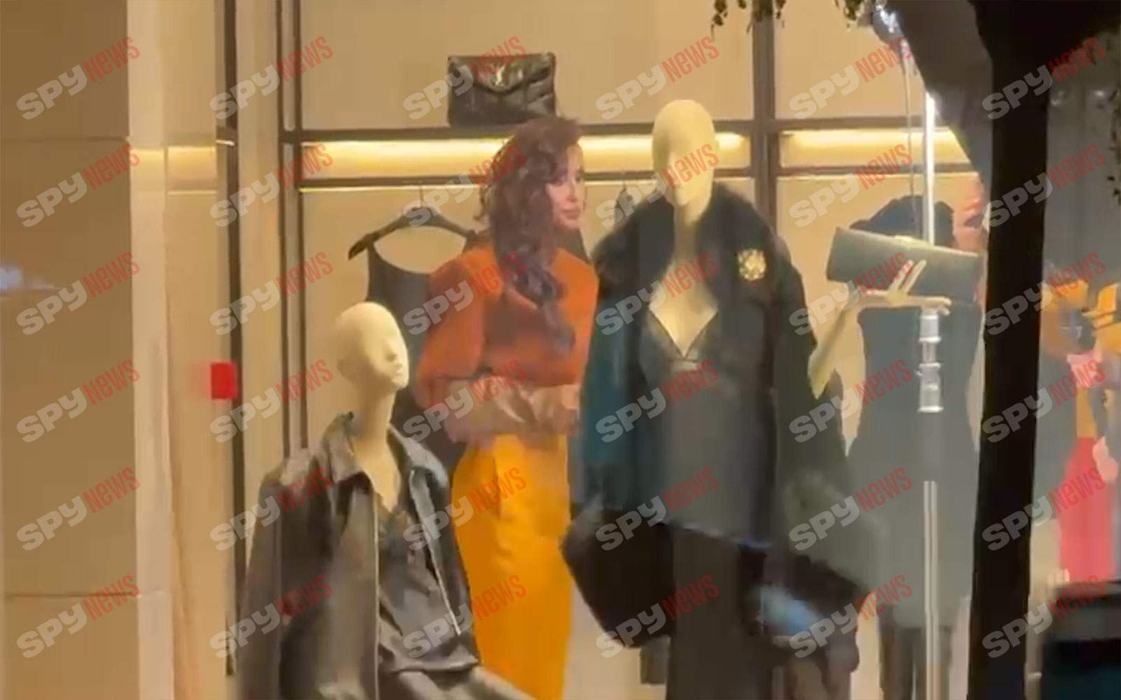 Mădălina Ghenea, apariție care îți taie respirația! Primele declarații ale actriței, după ce s-a reîntors în România. PAPARAZZI