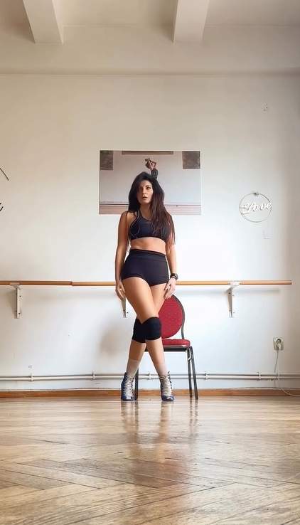 Ioana Ginghină reacționează după hate-ul uriaș primit în online. Cum le dă replica răutăcioșilor care au comentat dansul lasciv  EXCLUSIV