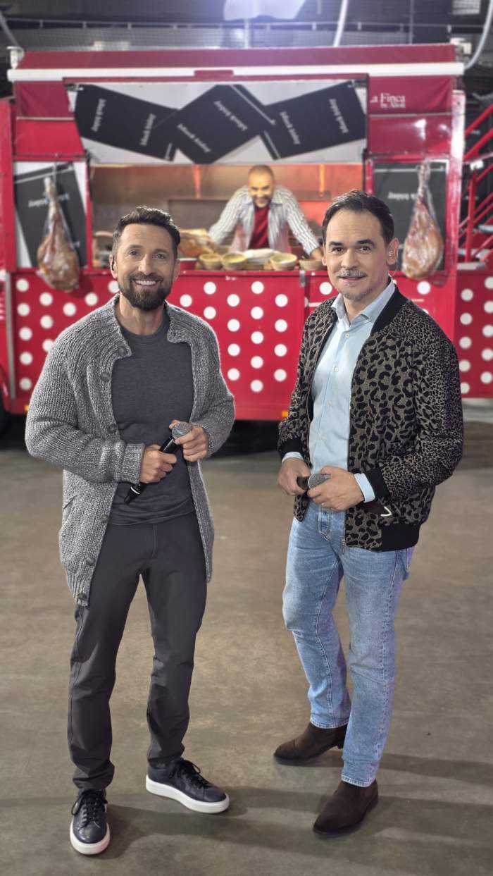 Razvan si Dani cu microfoanele in mana