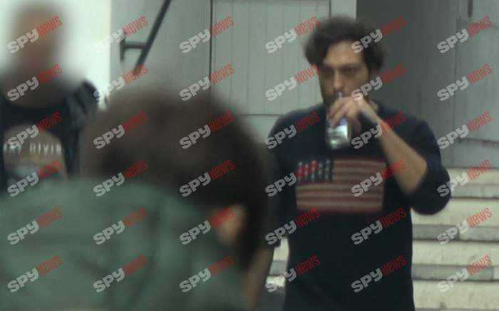 Toto Dumitrescu, comportament dubios, după ce a scăpat de arestul la domiciliu! Îşi lasă telefonul la amanet, din a doua încercare! Imaginile momentului