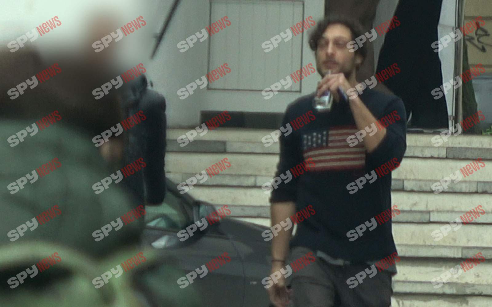 Toto Dumitrescu, comportament dubios, după ce a scăpat de arestul la domiciliu! Îşi lasă telefonul la amanet, din a doua încercare! Imaginile momentului