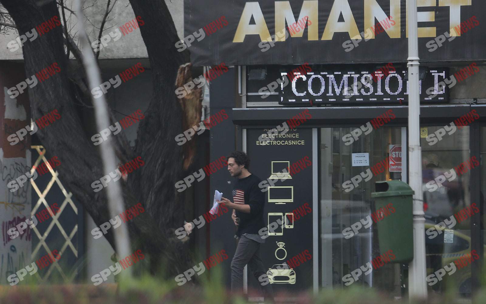 Toto Dumitrescu, comportament dubios, după ce a scăpat de arestul la domiciliu! Îşi lasă telefonul la amanet, din a doua încercare! Imaginile momentului