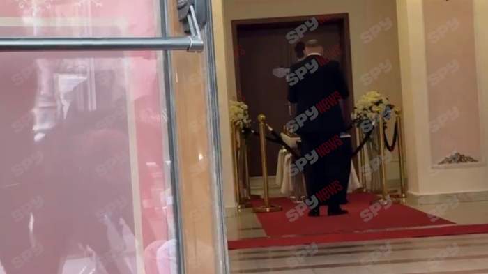 Sicriul cu trupul neînsuflețit al lui Horia Moculescu a fost depus la Teatrul de Revistă „Constantin Tănăse”. Familia și apropiații îi aduc un ultim omagiu