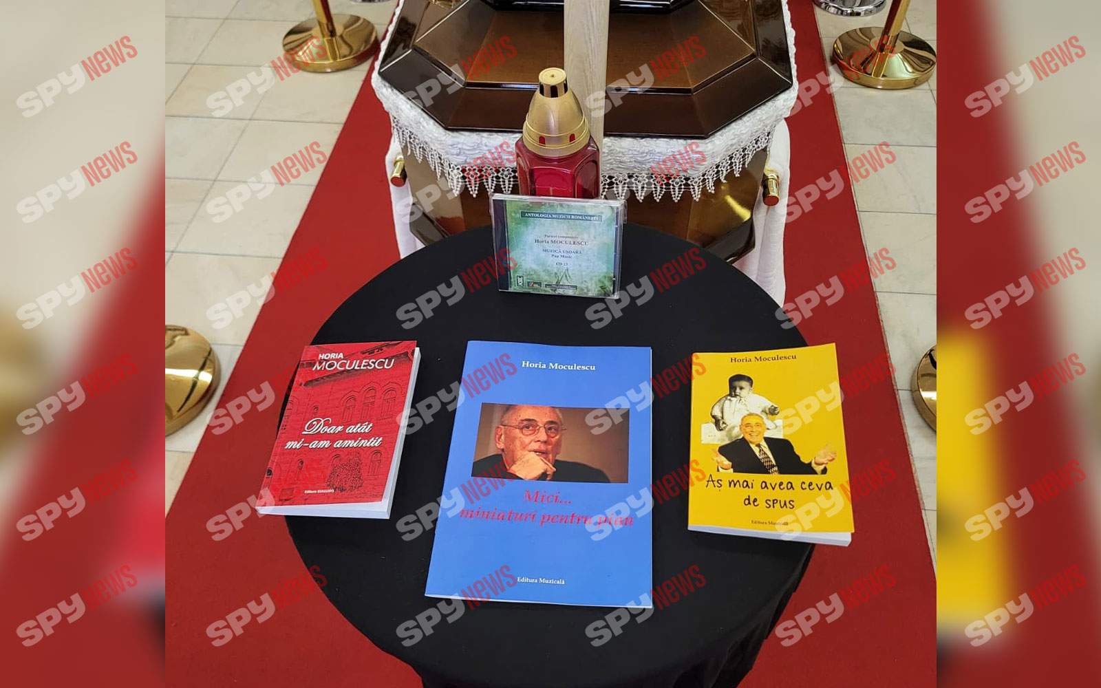 Sicriul cu trupul neînsuflețit al lui Horia Moculescu a fost depus la Teatrul de Revistă „Constantin Tănăse”. Familia și apropiații îi aduc un ultim omagiu