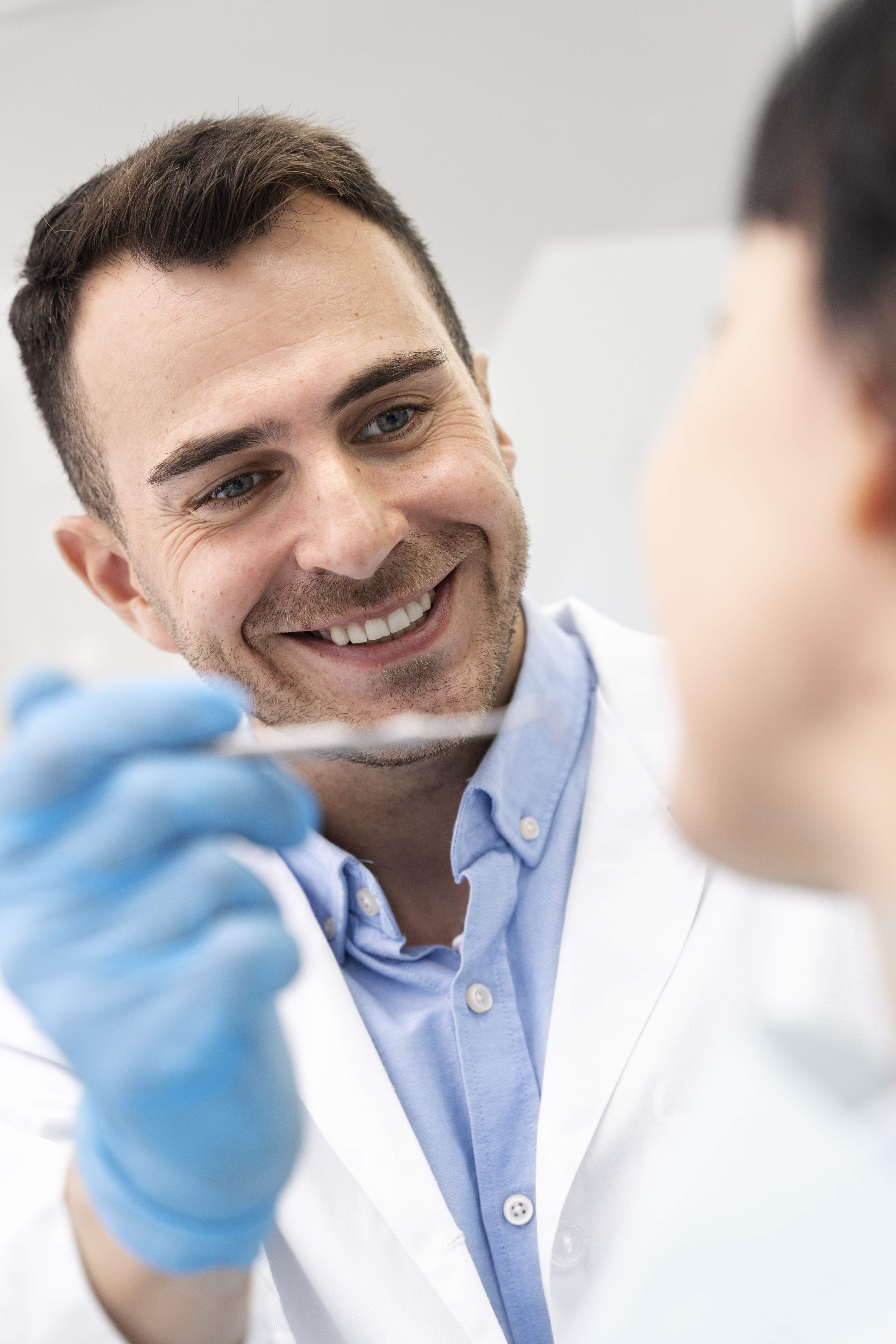 Un bărbat a decedat, în urma unui implant de păr, realizat în Turcia. Acesta fusese supus și unei intervenții stomatologice