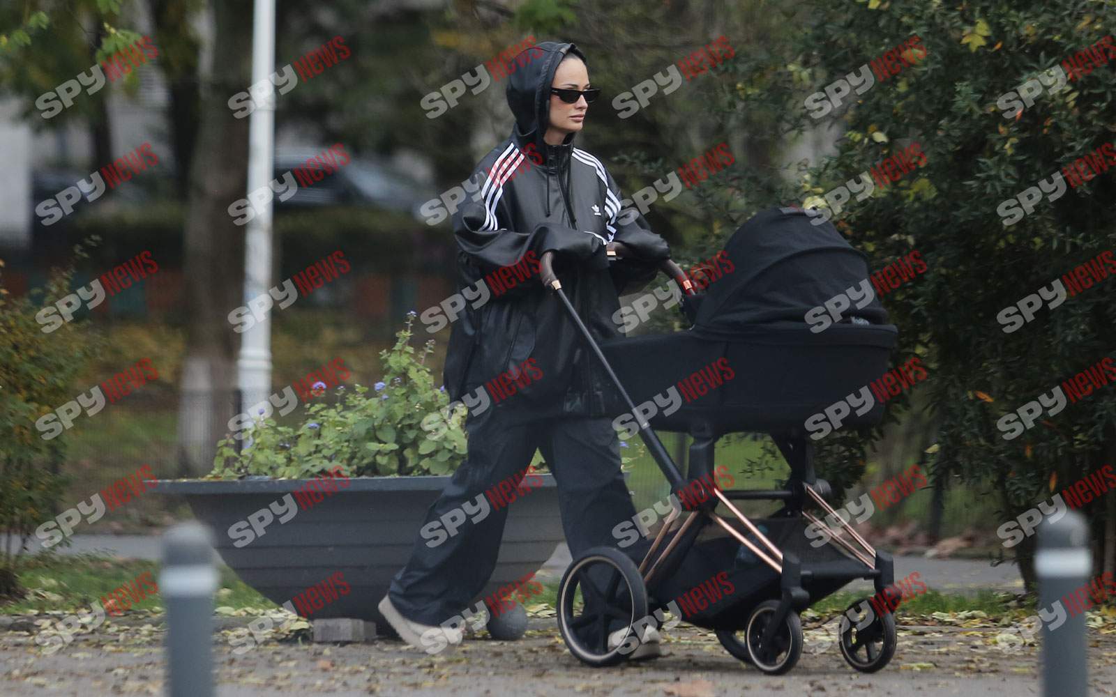 Fiul lui Adrian Năstase, scandal cu soţia, în plină stradă! Corina a plecat cu copilul plângând, iar el i-a lăsat singuri în parc!