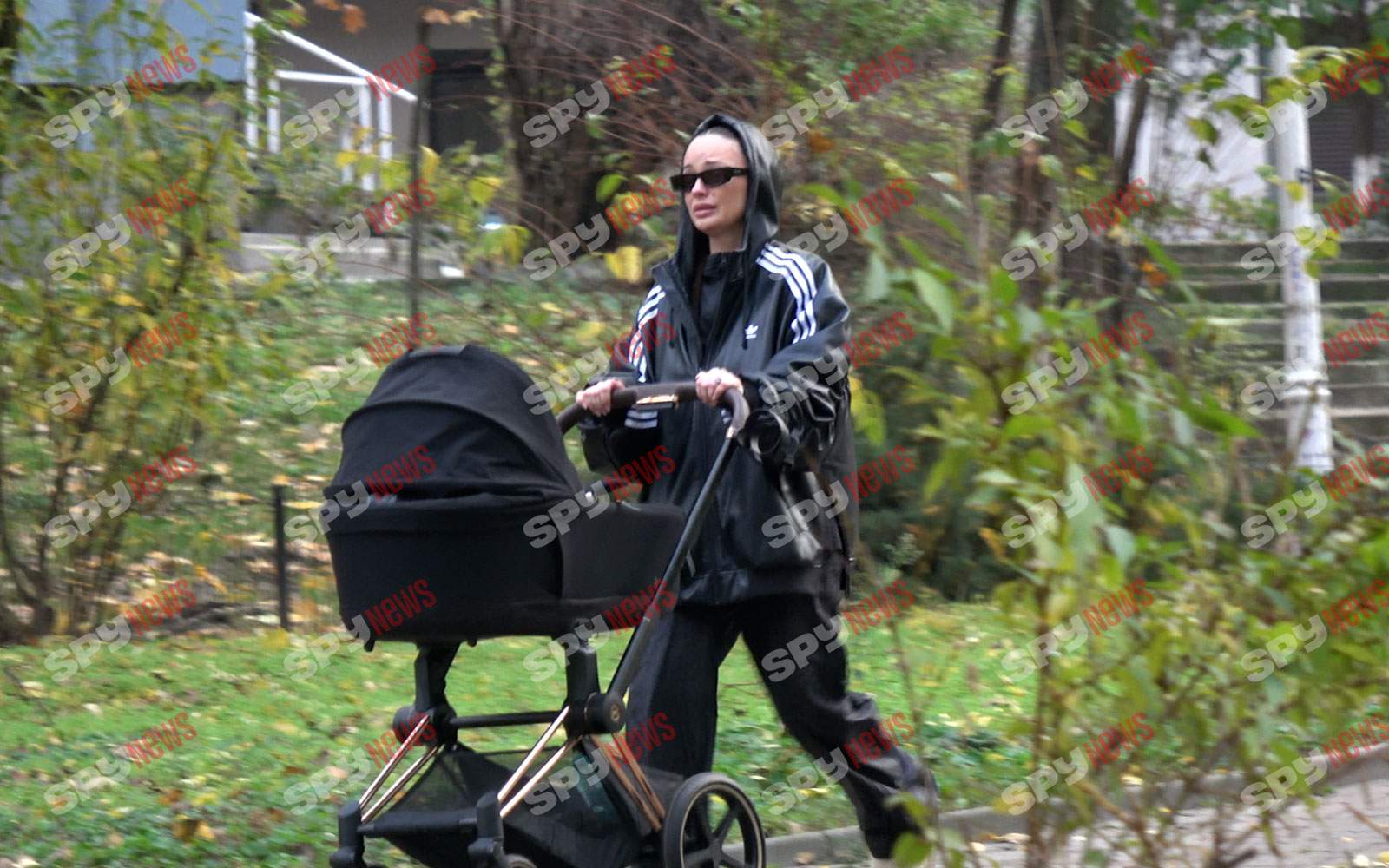 Fiul lui Adrian Năstase, scandal cu soţia, în plină stradă! Corina a plecat cu copilul plângând, iar el i-a lăsat singuri în parc!