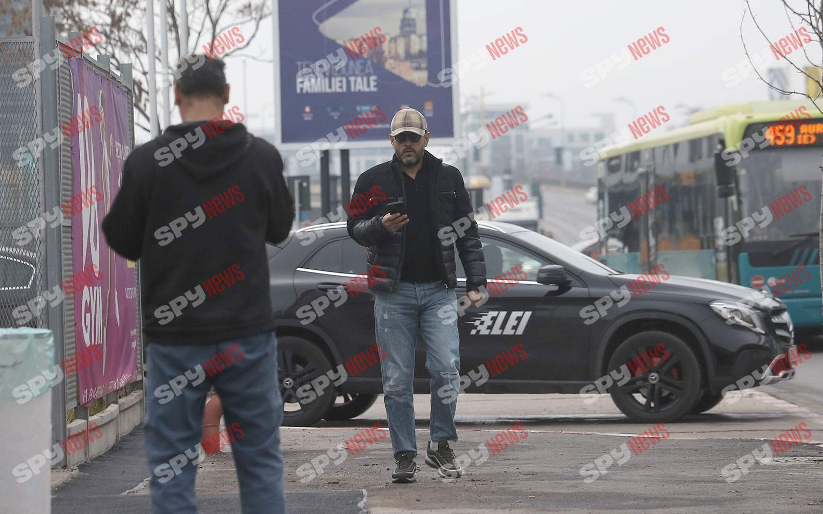 Cezar Ouatu ştie să cucerească o femeie! Întâlnire cu schepsis, la cafenea, iar apoi în complexul rezidenţial | PAPARAZZI