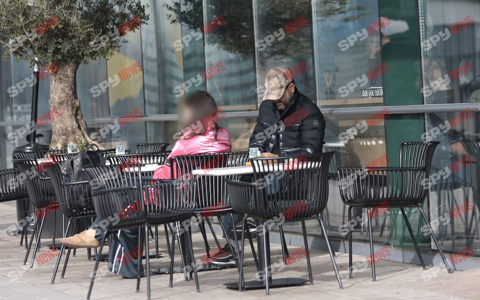 Cezar Ouatu ştie să cucerească o femeie! Întâlnire cu schepsis, la cafenea, iar apoi în complexul rezidenţial | PAPARAZZI