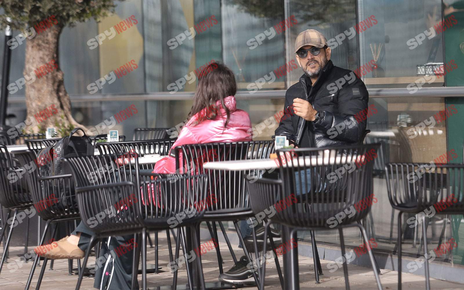 Cezar Ouatu ştie să cucerească o femeie! Întâlnire cu schepsis, la cafenea, iar apoi în complexul rezidenţial | PAPARAZZI