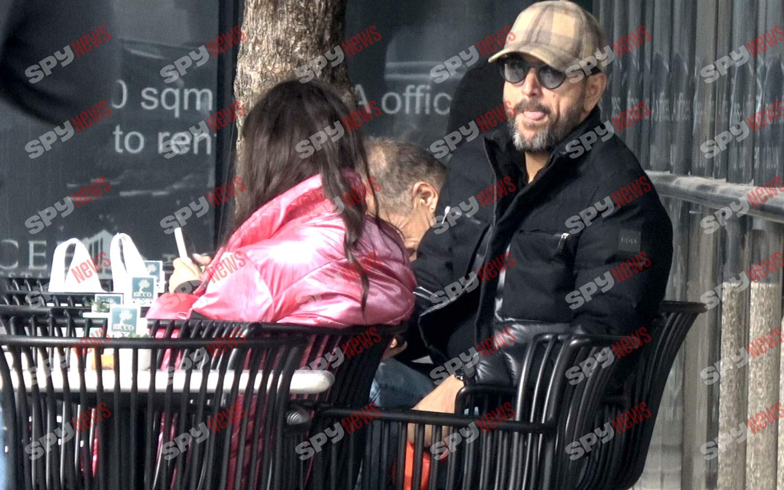 Cezar Ouatu ştie să cucerească o femeie! Întâlnire cu schepsis, la cafenea, iar apoi în complexul rezidenţial | PAPARAZZI