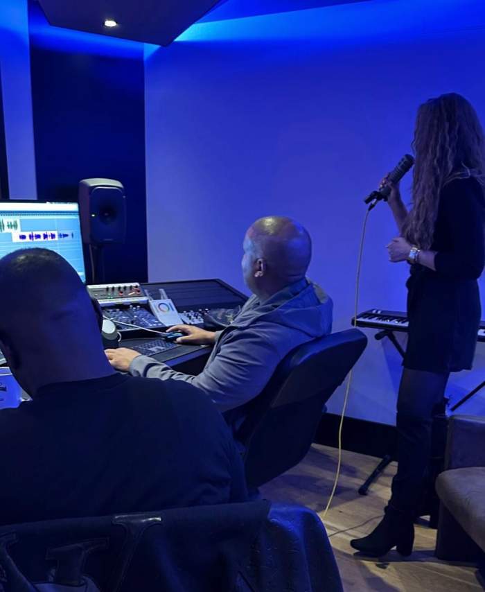 Iulia Vântur, față în față cu Papa Leon al XIV-lea. Artista a cântat colinde pentru liderul Vaticanului