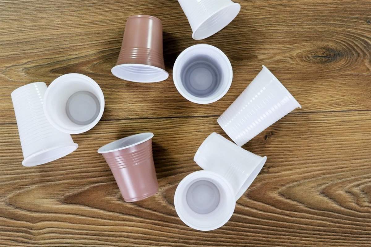 (P) Unde găsești diverse pahare de plastic și de unică folosință la un preț accesibil? La Snick Ambalaje