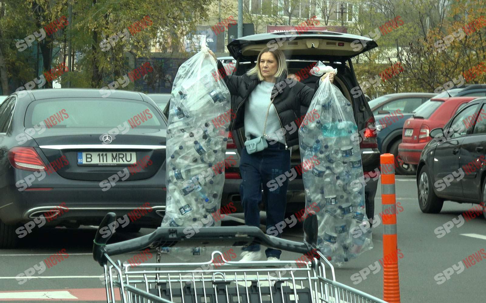 Romaniţa Iovan şi iubitul au grijă de mediu! Fac ce ar trebui să facem fiecare dintre noi! Cum i-au surprins paparazzii spynews.ro