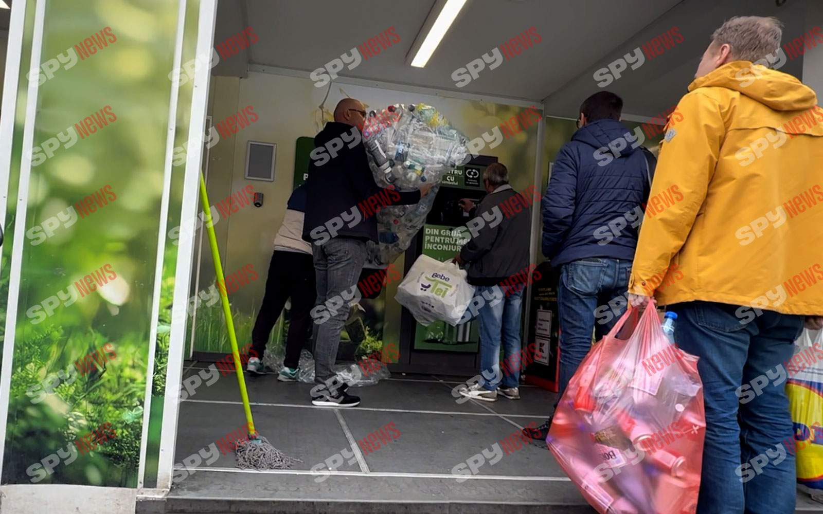 Romaniţa Iovan şi iubitul au grijă de mediu! Fac ce ar trebui să facem fiecare dintre noi! Cum i-au surprins paparazzii spynews.ro