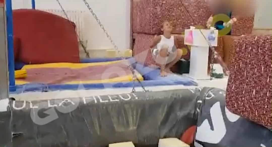 Camelia Voinea, filmată în timp ce își abuzează fiica în sala de gimnastică. Sabrina Voinea: ”Mami, nu mai pot!”