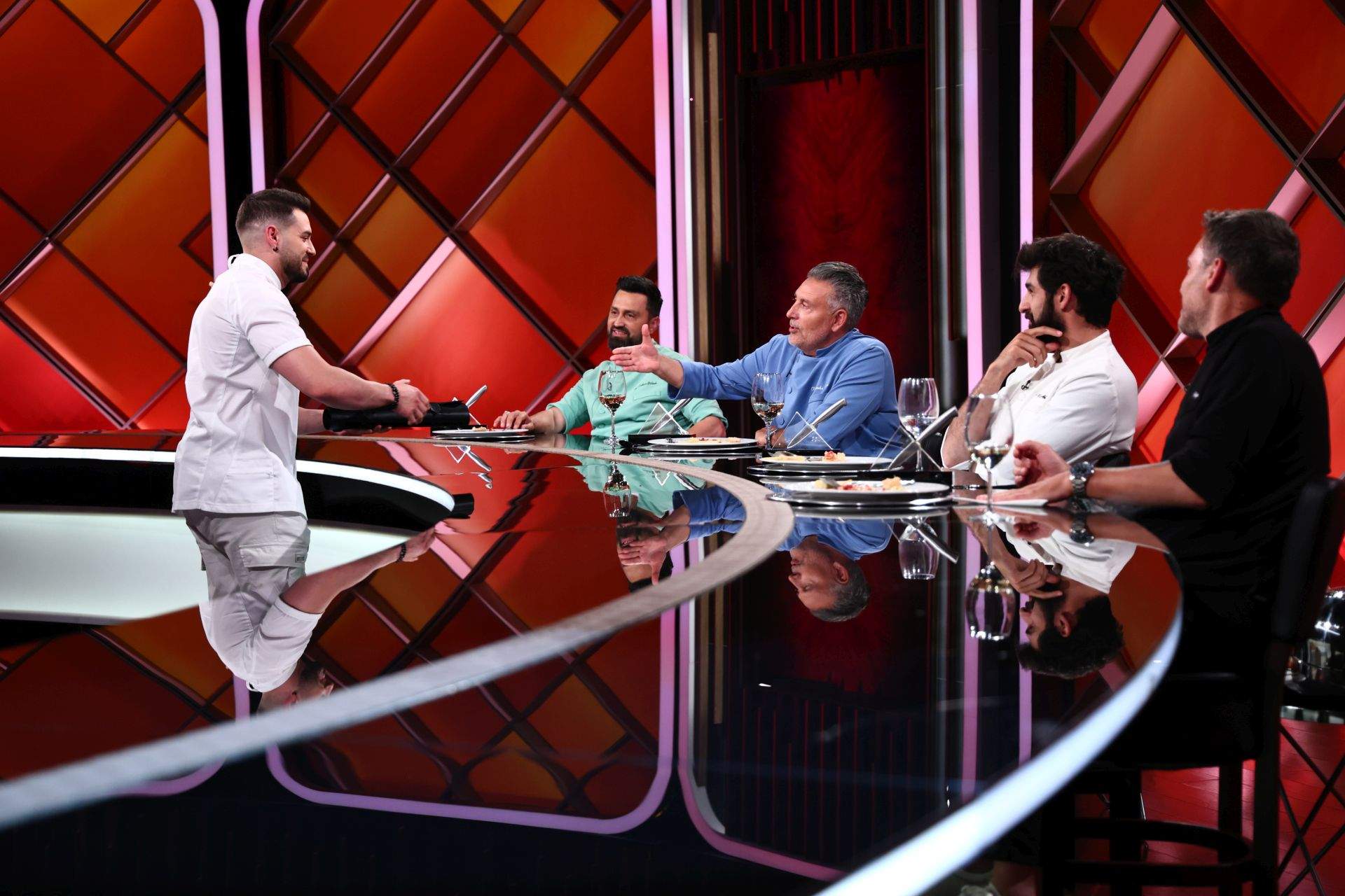 Chef Richard Abou Zaki a câștigat aseară amuleta, la Chefi la cuțite. Show-ul culinar continuă mâine seară, de la 20:30