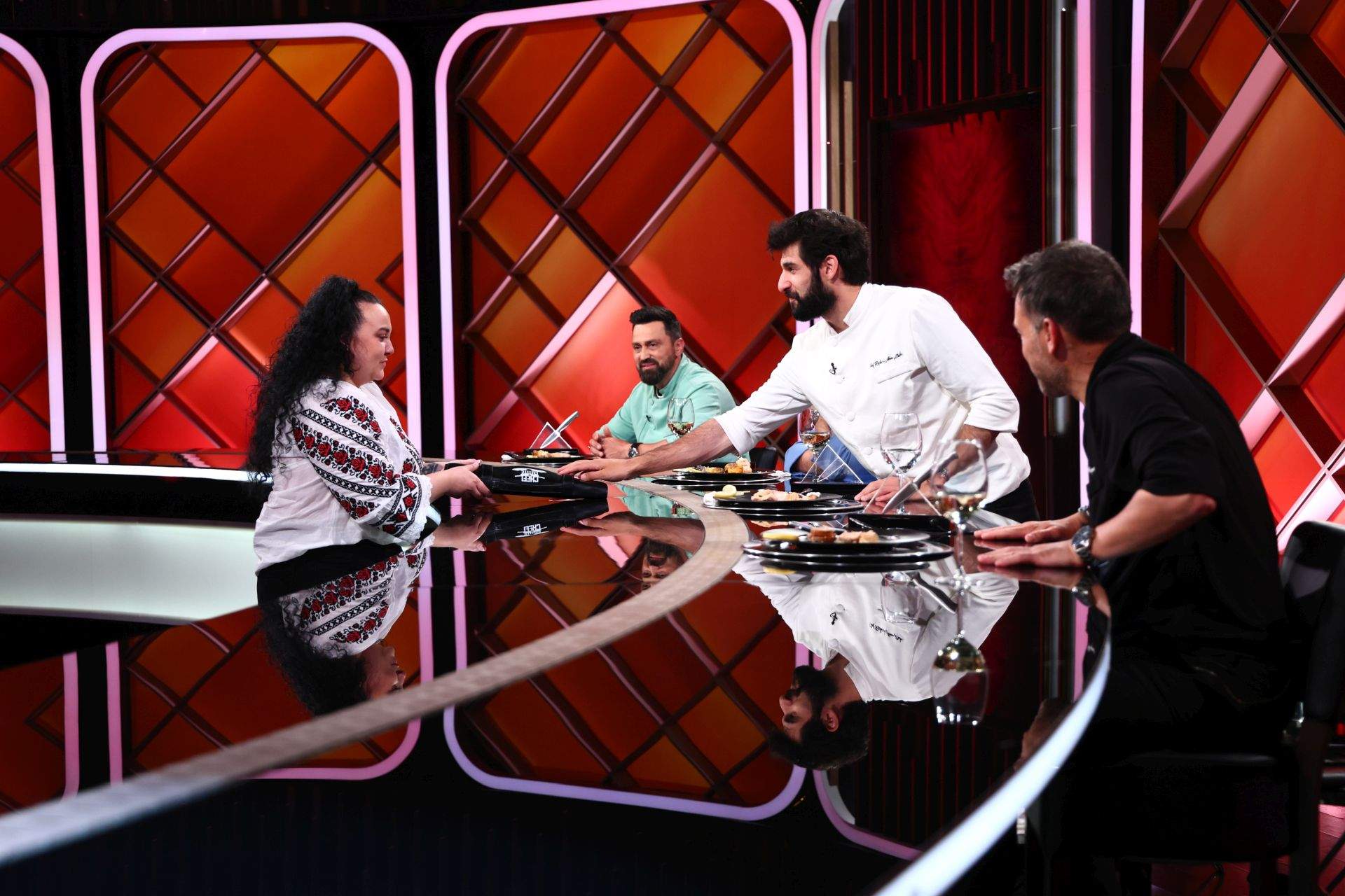 Chef Richard Abou Zaki a câștigat aseară amuleta, la Chefi la cuțite. Show-ul culinar continuă mâine seară, de la 20:30