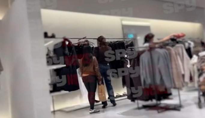 Claudia Pătrășcanu și-a cumpărat haine