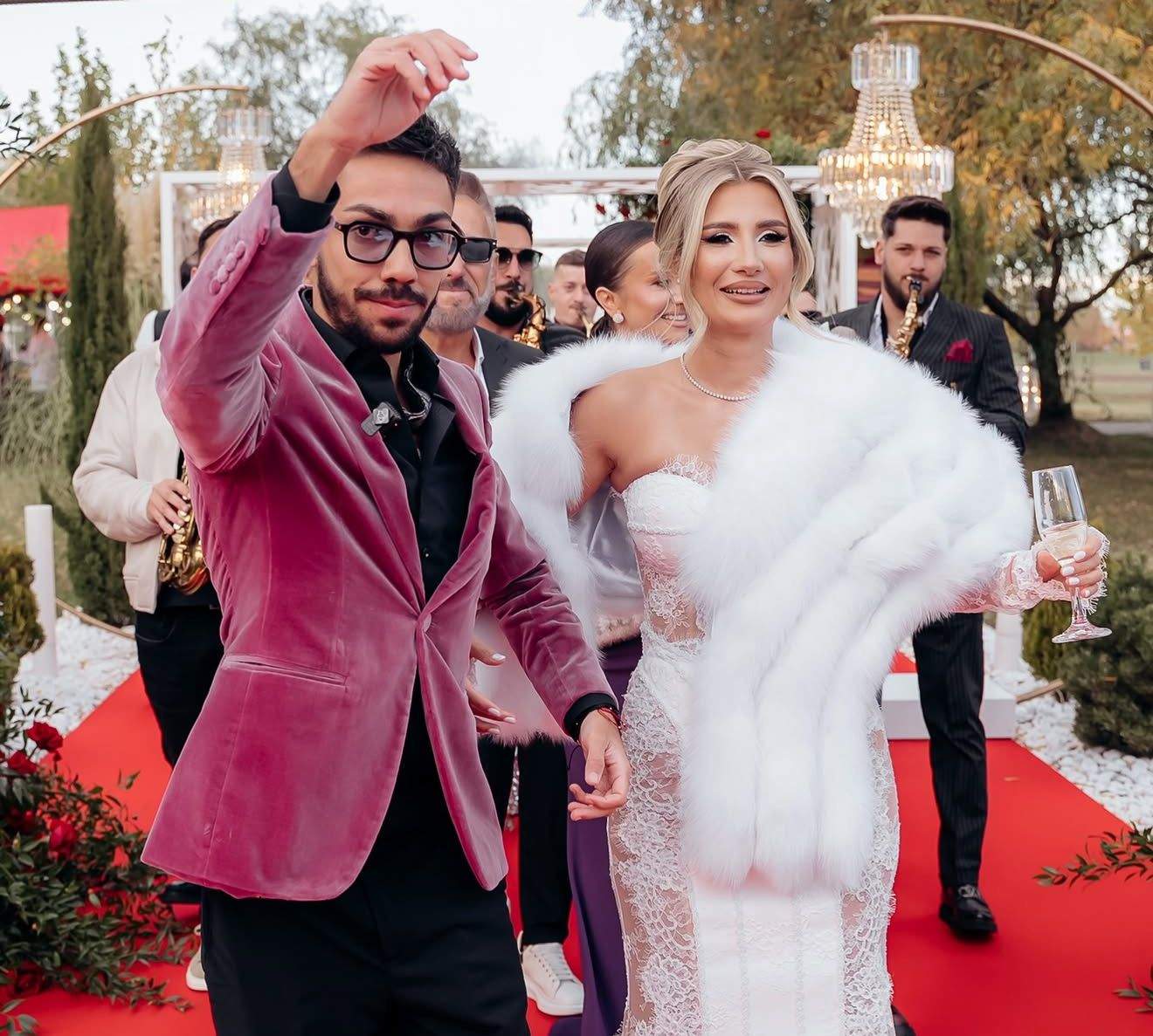 Ce surpriză neașteptată le-a făcut Armin Nicoară soției și fiului său. Claudia Puican și micuțul Amir au plecat în Dubai, singuri