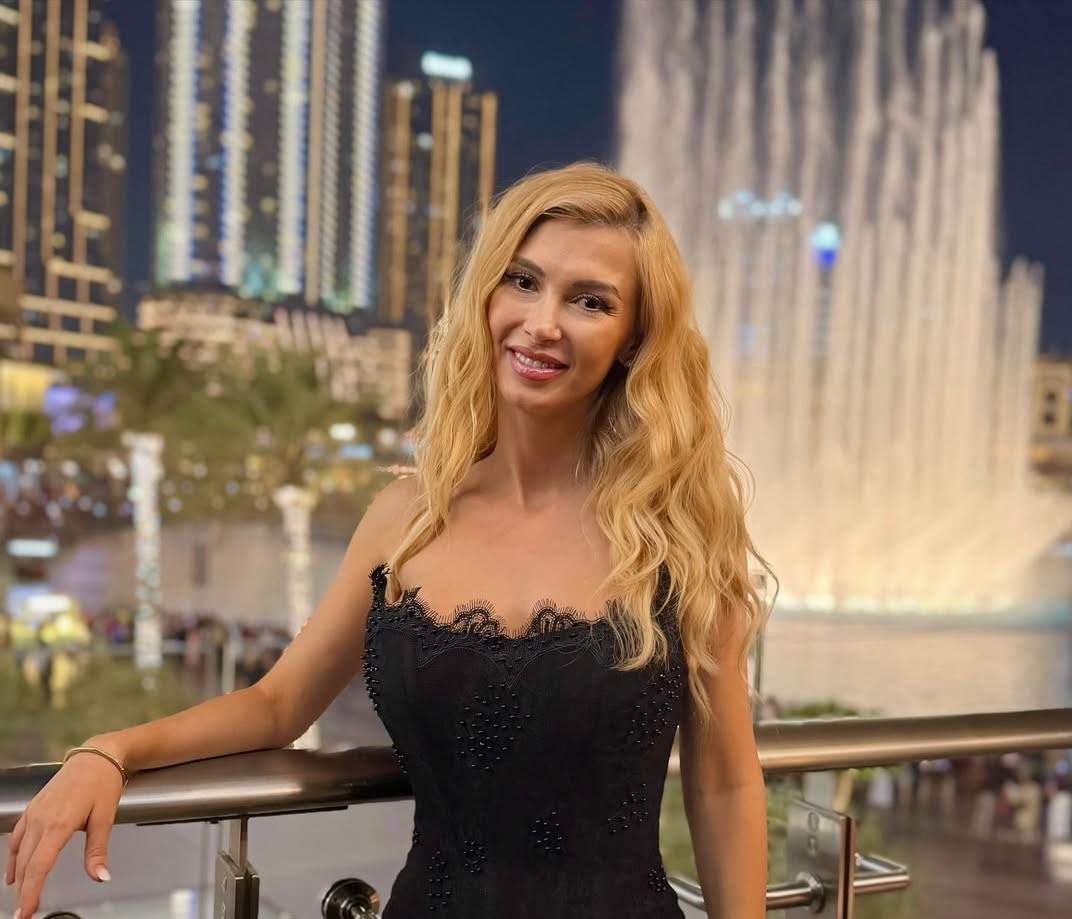 Andreea Bălan, îmbrăcată elegant