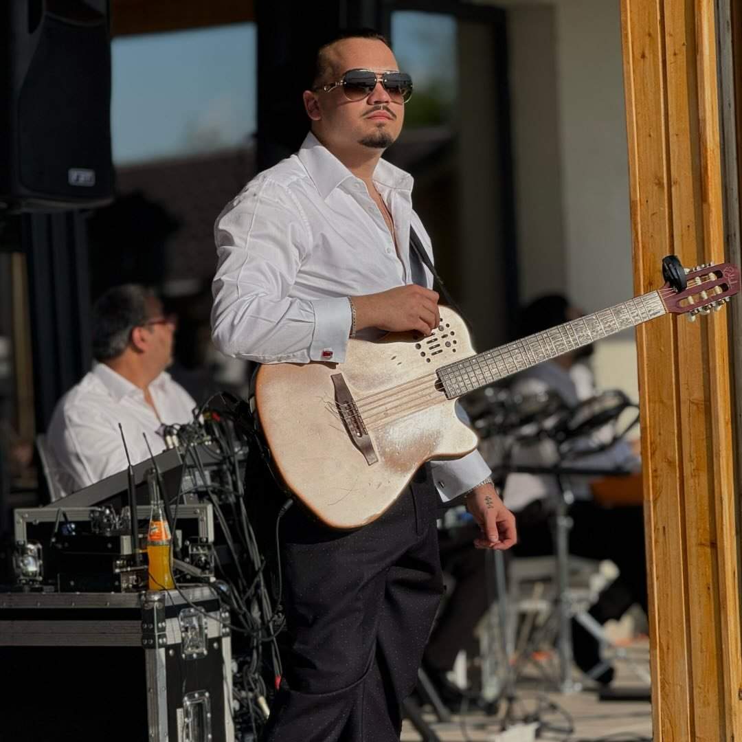 Adrian Minune Jr. pe scena