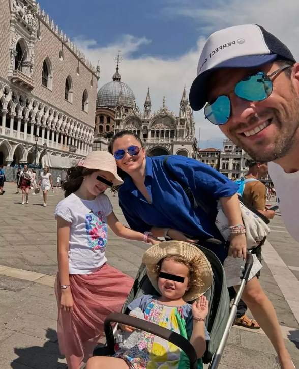 adi nartea si familia lui