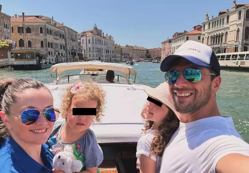 adi nartea selfie cu fetitele sale