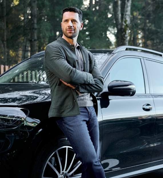 Când soția decide, Adi Nartea nu prea... execută! Ce fel de tată e actorul în relația cu fetițele sale. De aici pornesc și certurile ”cu mami” | VIDEO