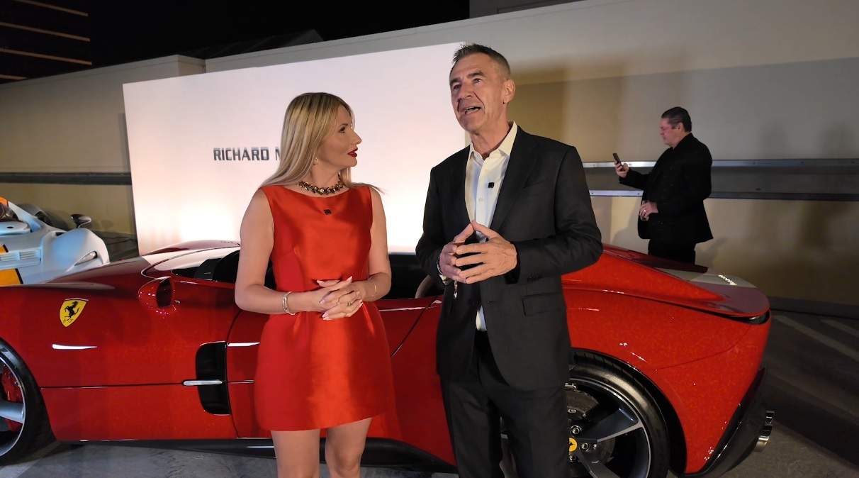 Mădălina Bălan păşeşte în universul bijuteriilor pe patru roţi. Antena Stars, singura televiziune din România cu acces la Wynn Car Show