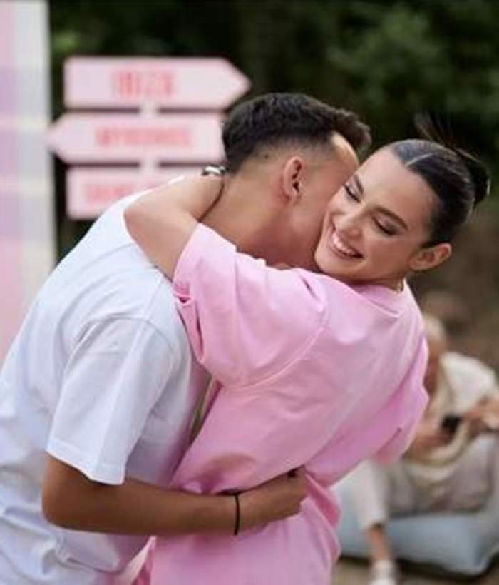 alexia eram imbratisata de iubitul ei