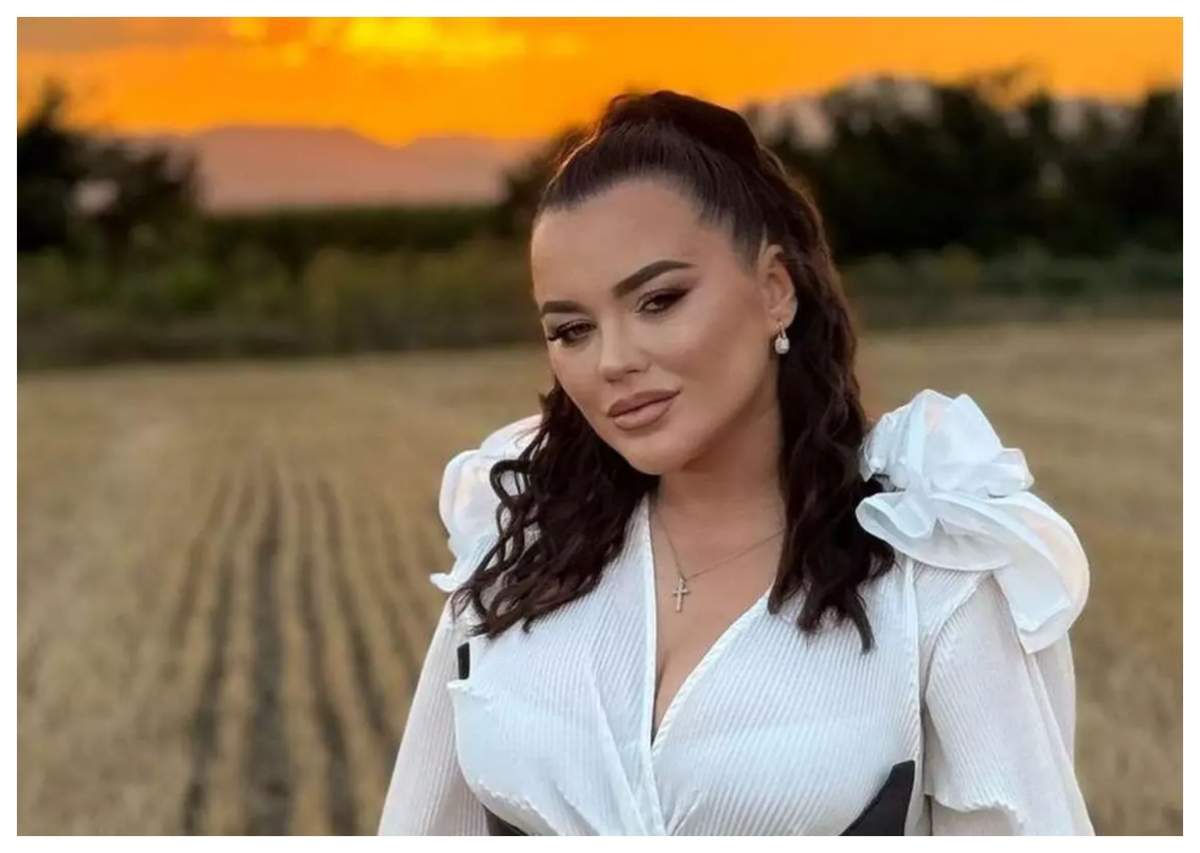 Carmen de la Sălciua pe un câmp