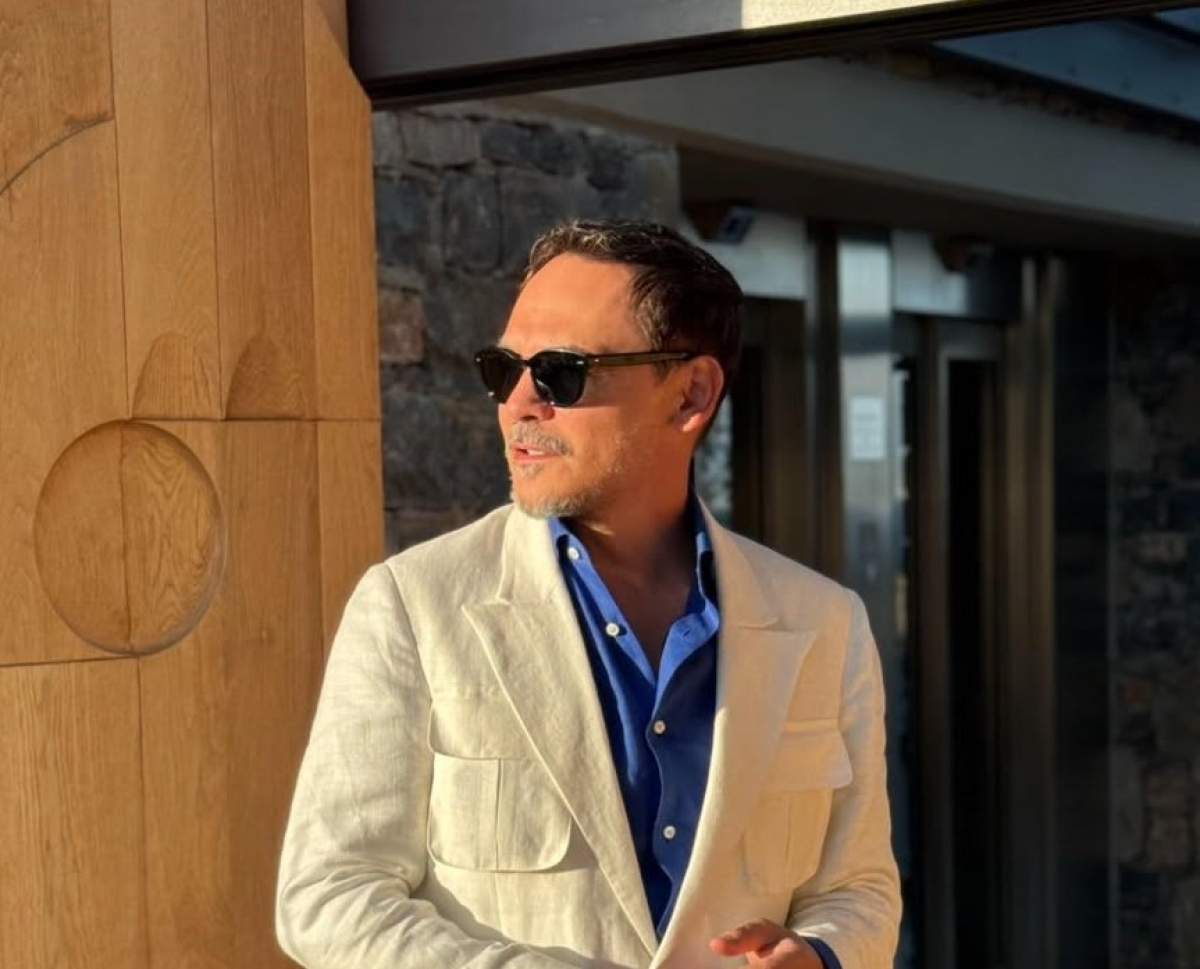 Răzvan Simion, îmbrăcat la costum