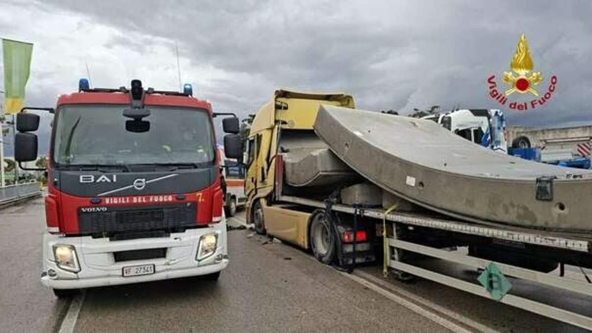Sfârșit tragic pentru un român din Italia. A murit strivit de blocurile de beton pe care le transporta