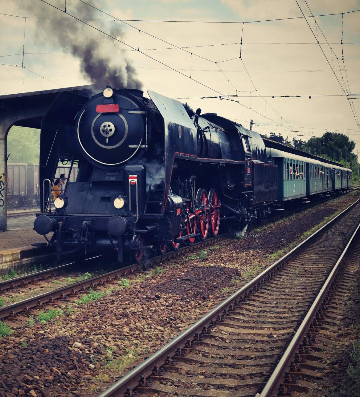 Revoltător! Un tânăr de 26 de ani, găsit spânzurat într-un tren din România