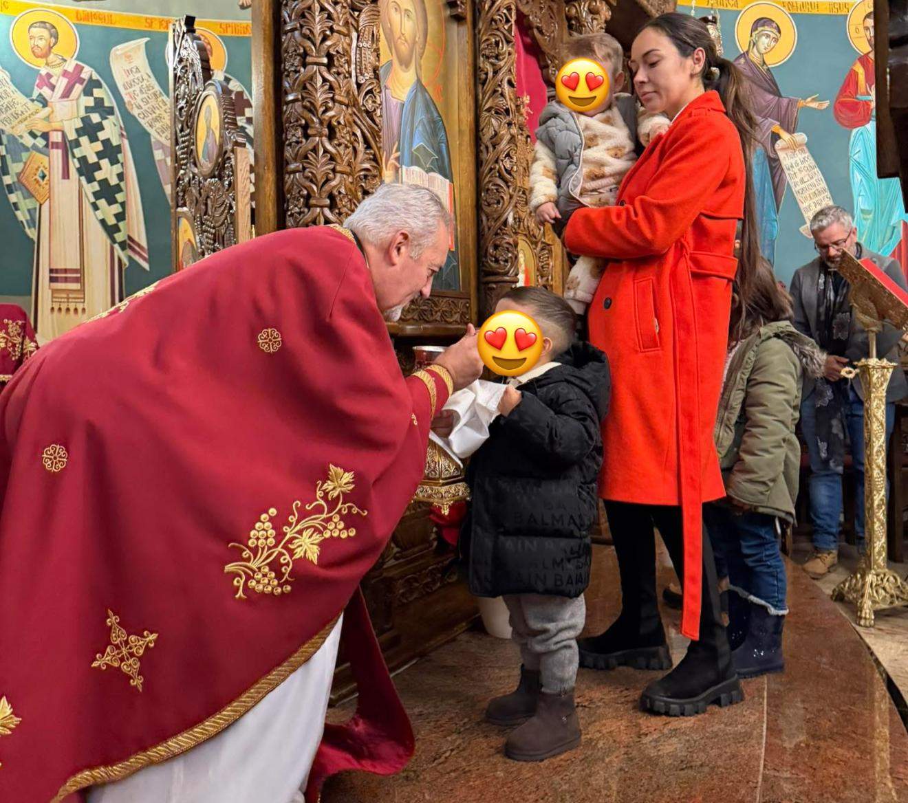 Vlăduța Lupău și copiii ei, la biserică