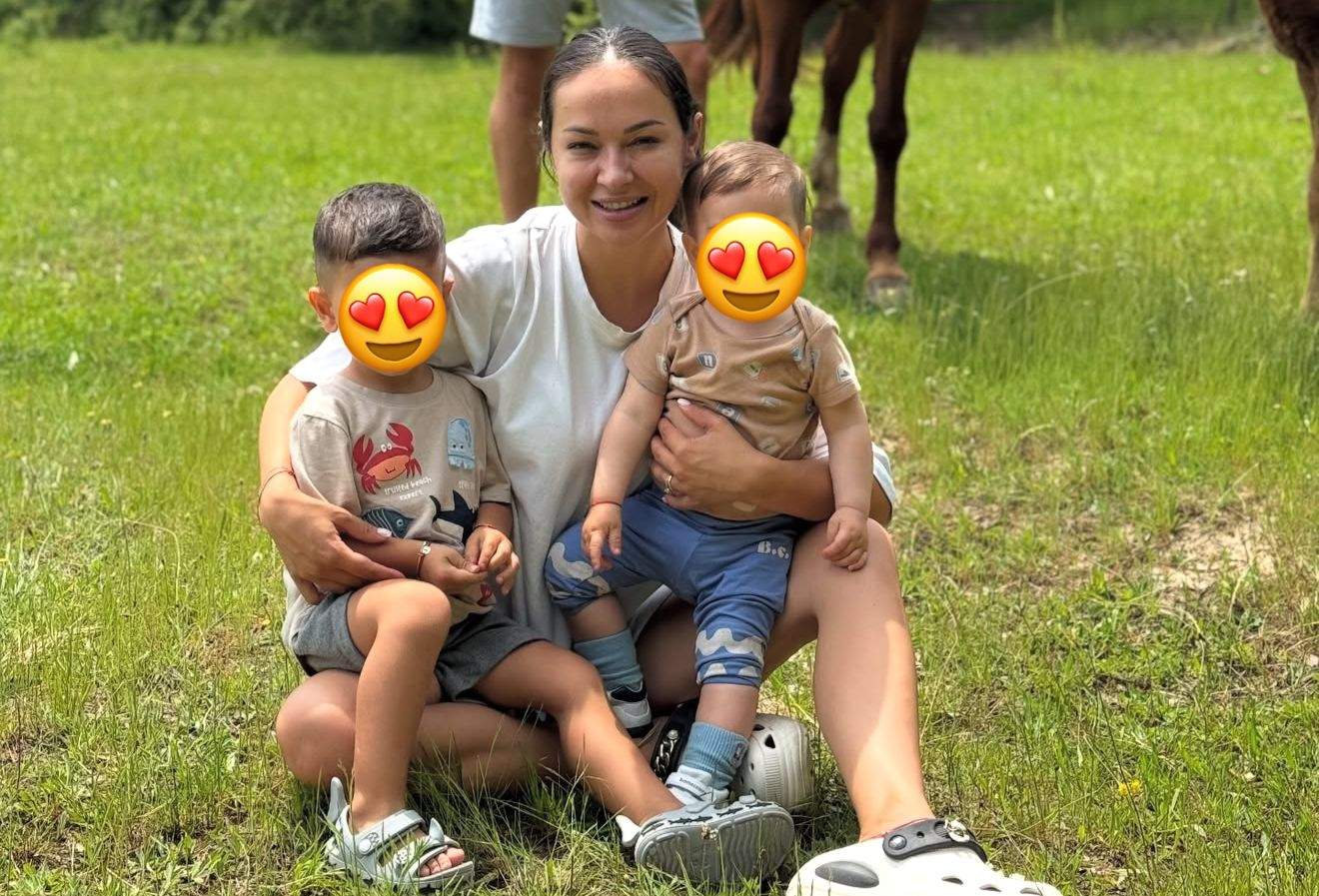 Vlăduța Lupău și cei doi fii