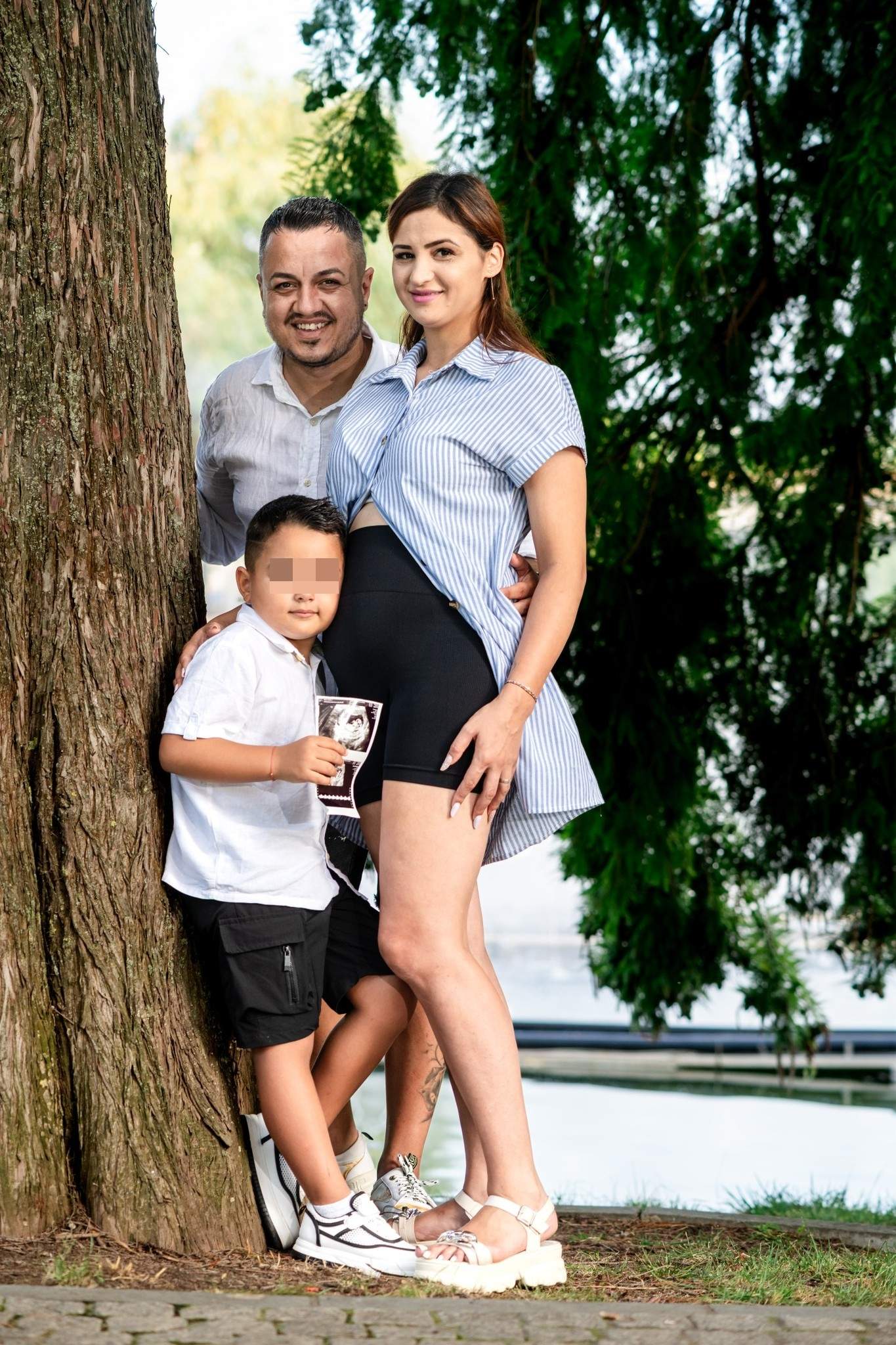 teodor si ionela impreuna cu fiul lor