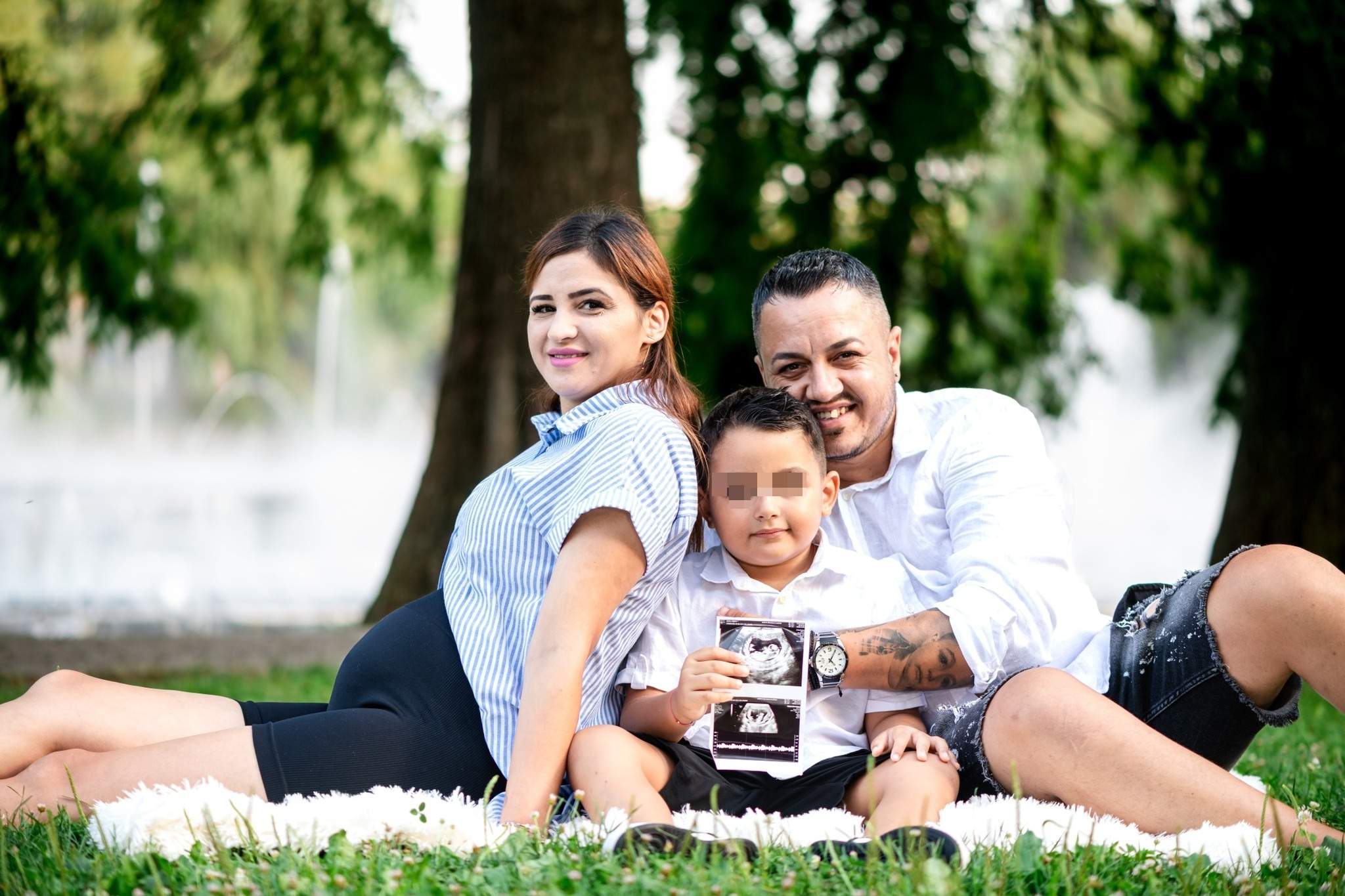 teodor si ionela impreuna cu fiul lor