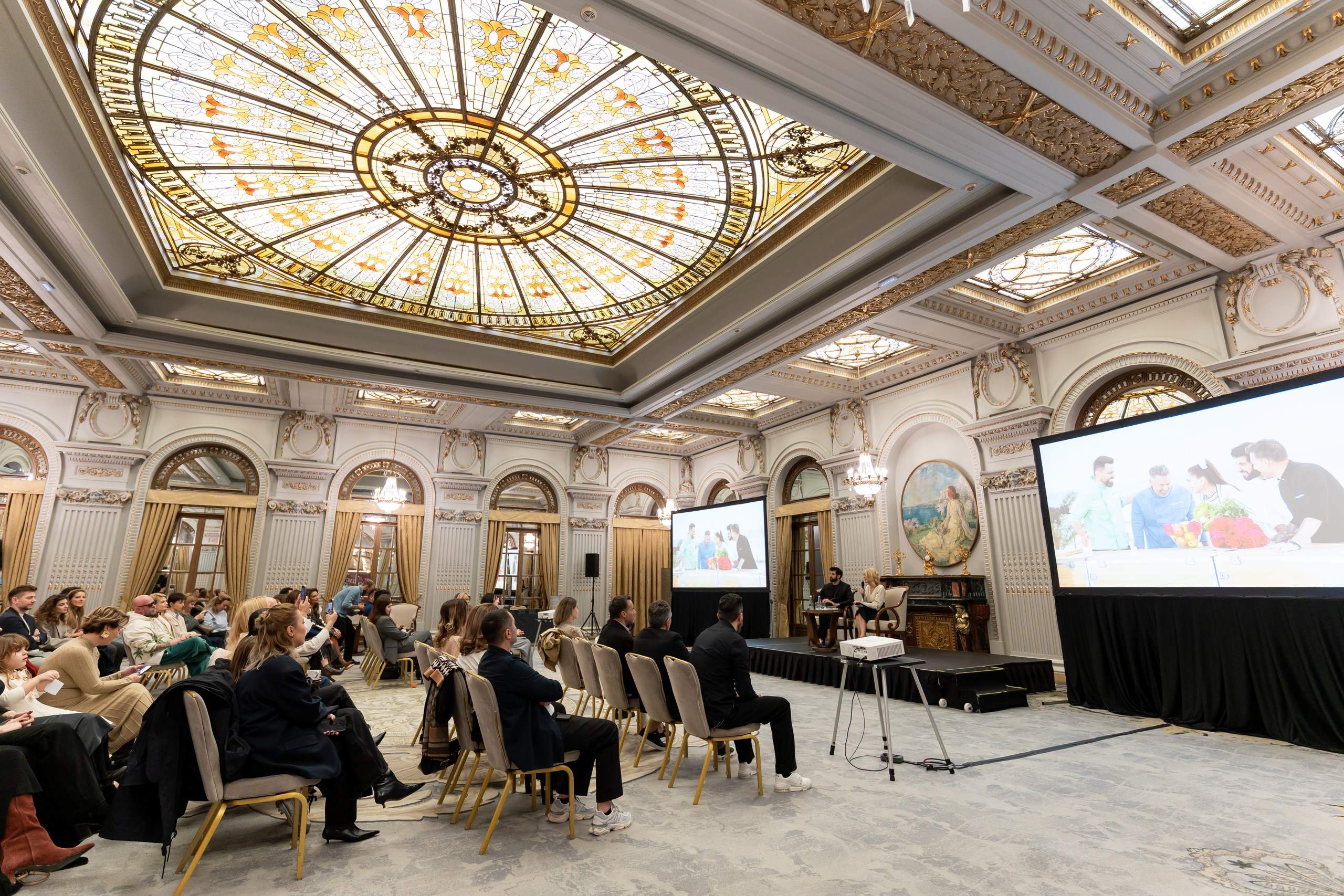 Chef Richard Abou Zaki a lansat cartea Cooking my dreams, dedicată parcursului său în lumea artei culinare: ”Mi-am deschis sufletul cu multă emoție în aceste pagini”