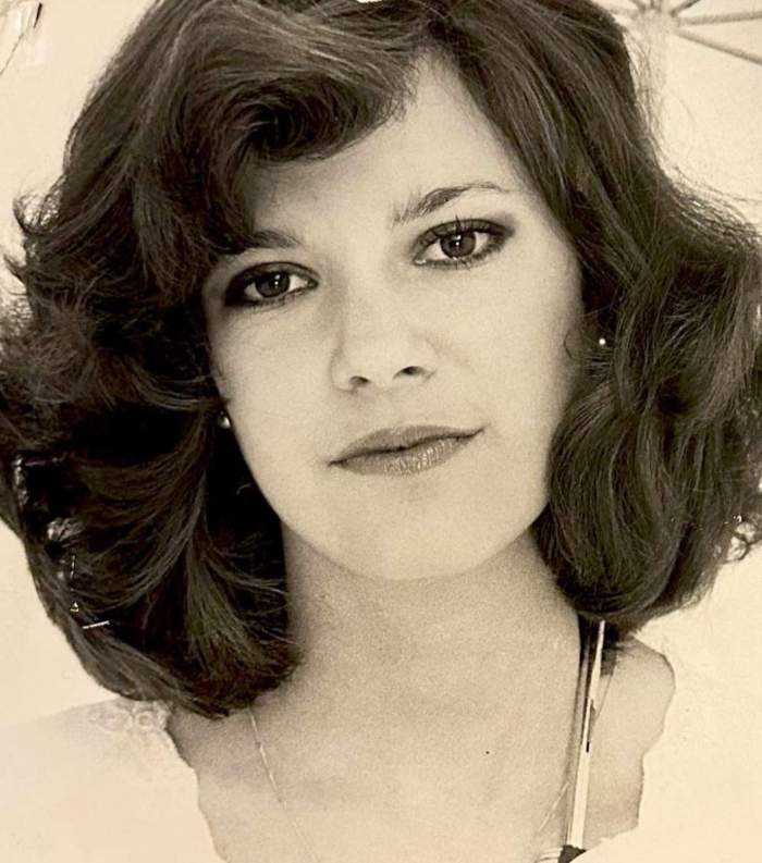 Ea este sora decedată a lui Kris Jenner