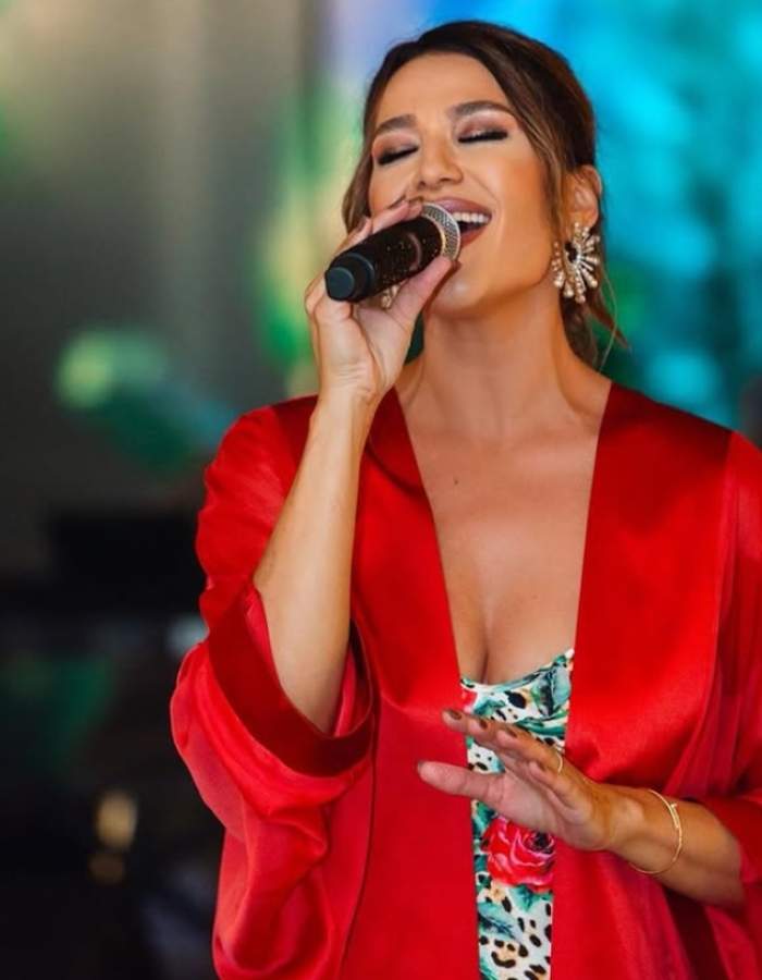 claudia patrascanu canta pe scena