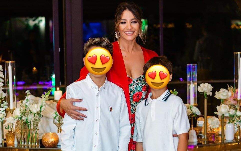 Claudia Pătrășcanu, alături de cei doi copii ai săi