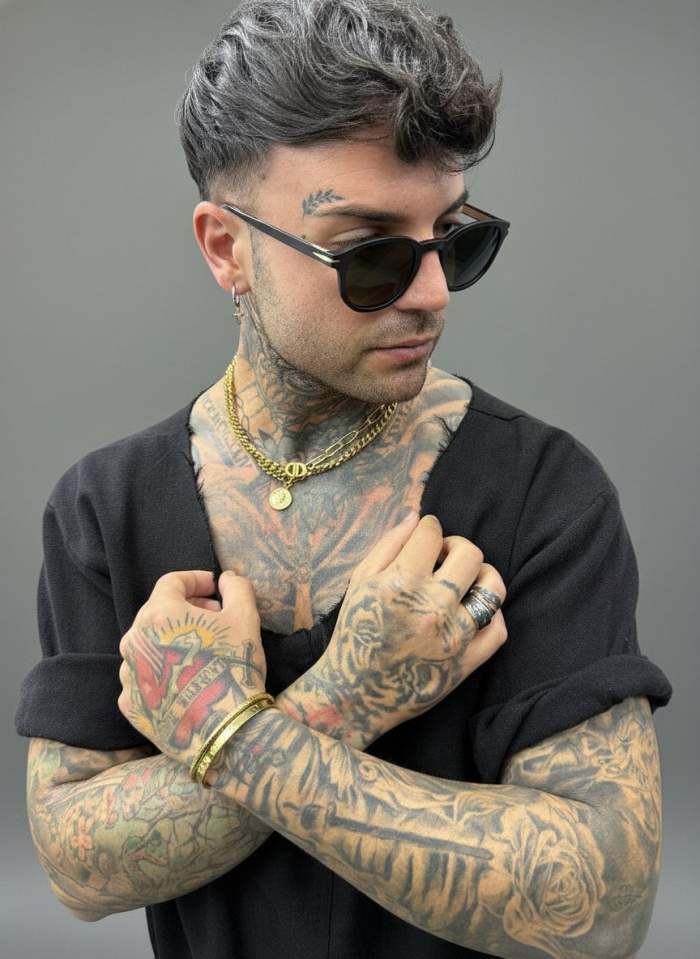 George Jaguarul cu mainile incrucisate