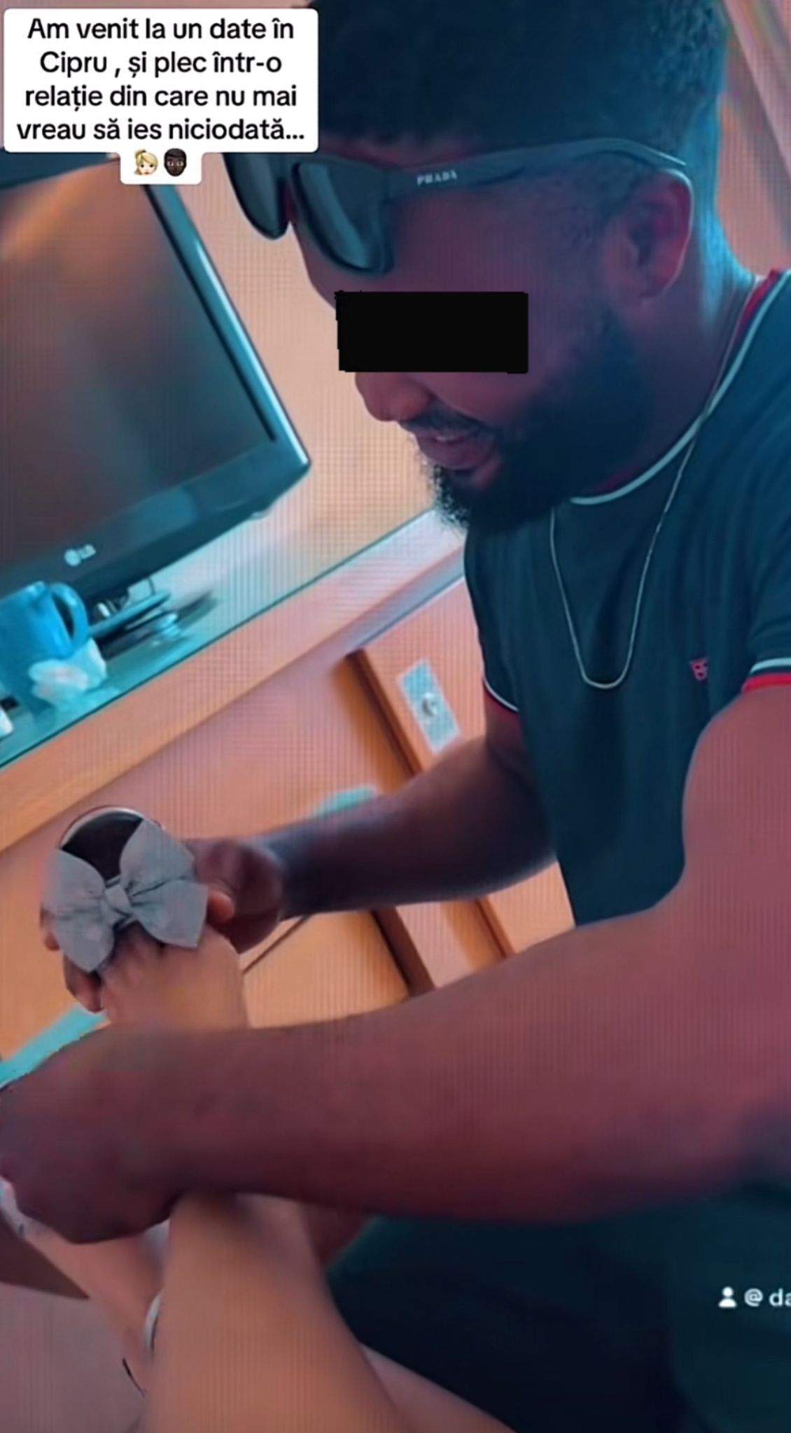 Iubitul Danei Roba încalță make-up artista