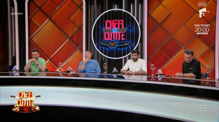 Cei patru jurați, așteptând rezultatul concursului