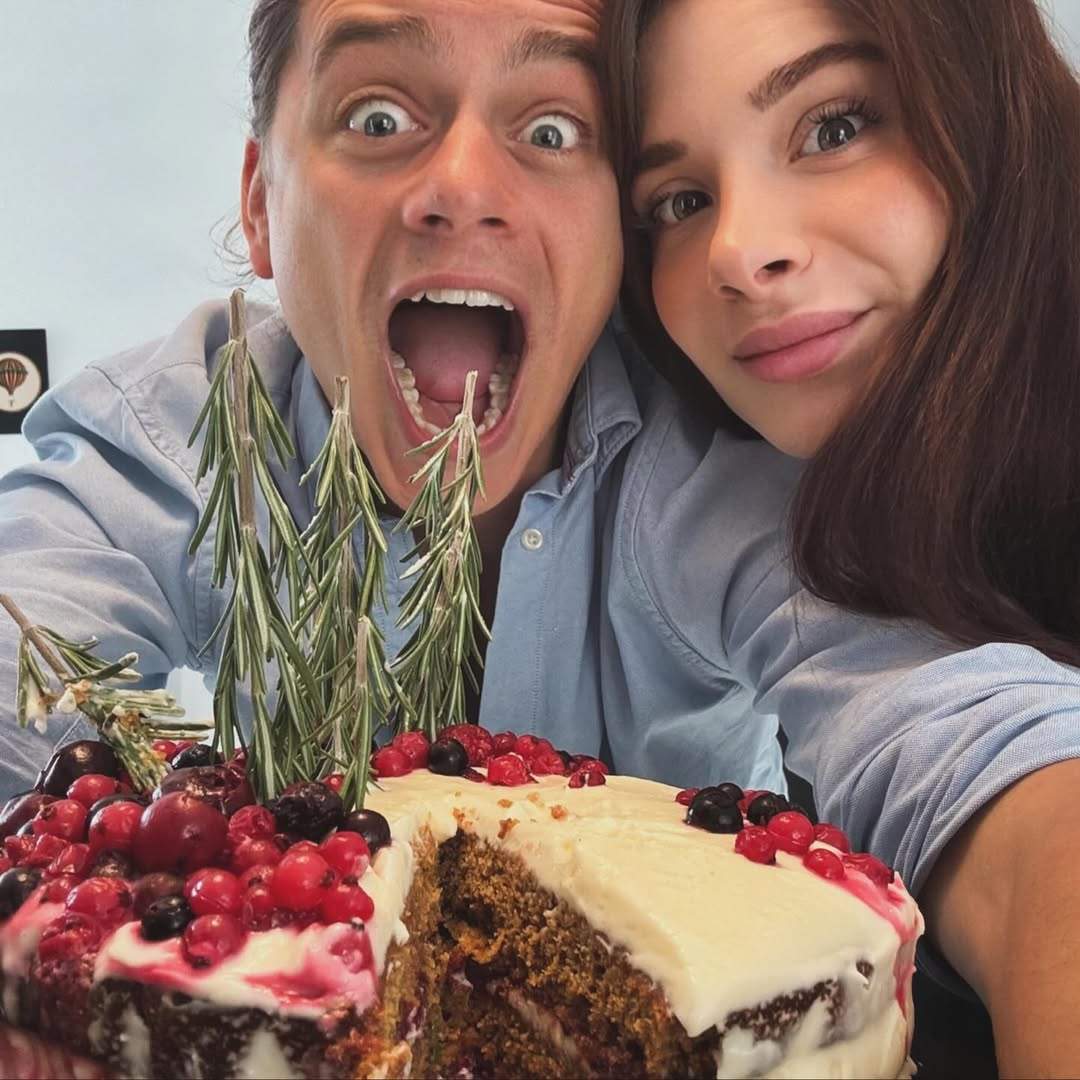 Iustin Petrescu și Hara, ipostaze drăgăstoase