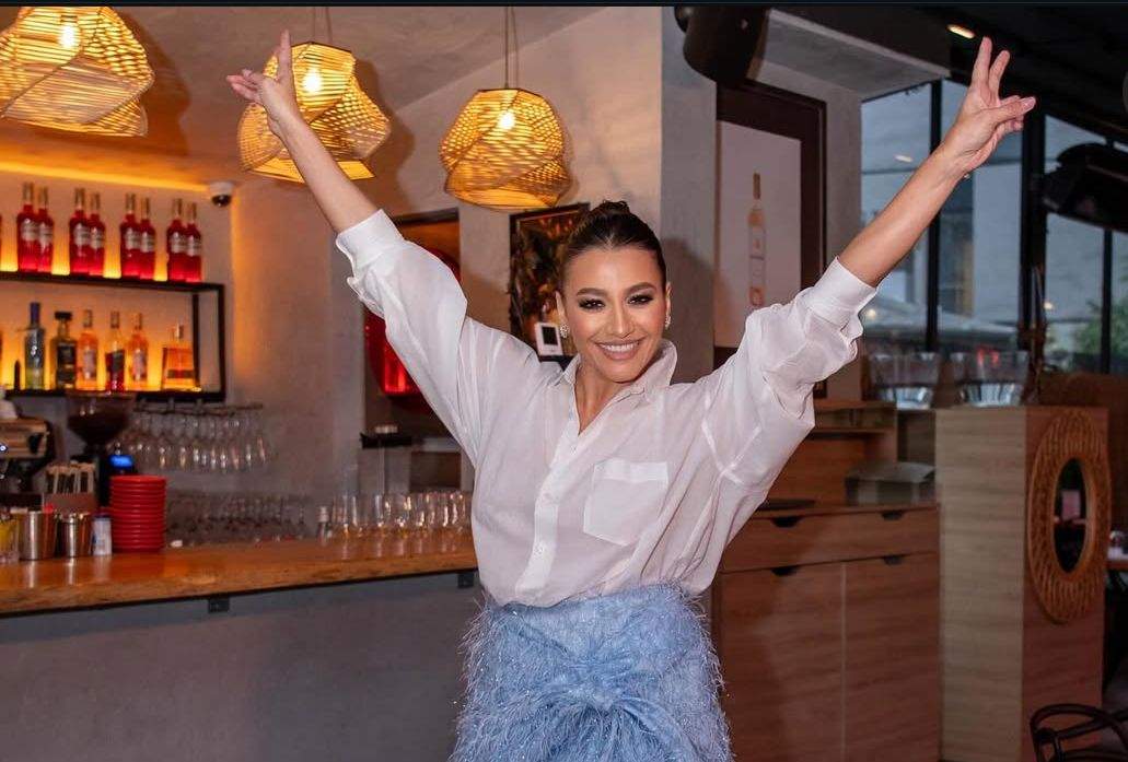 Claudia Pătrășcanu, la petrecere