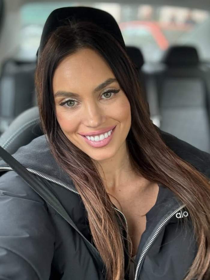 alina puscau selfie in masina