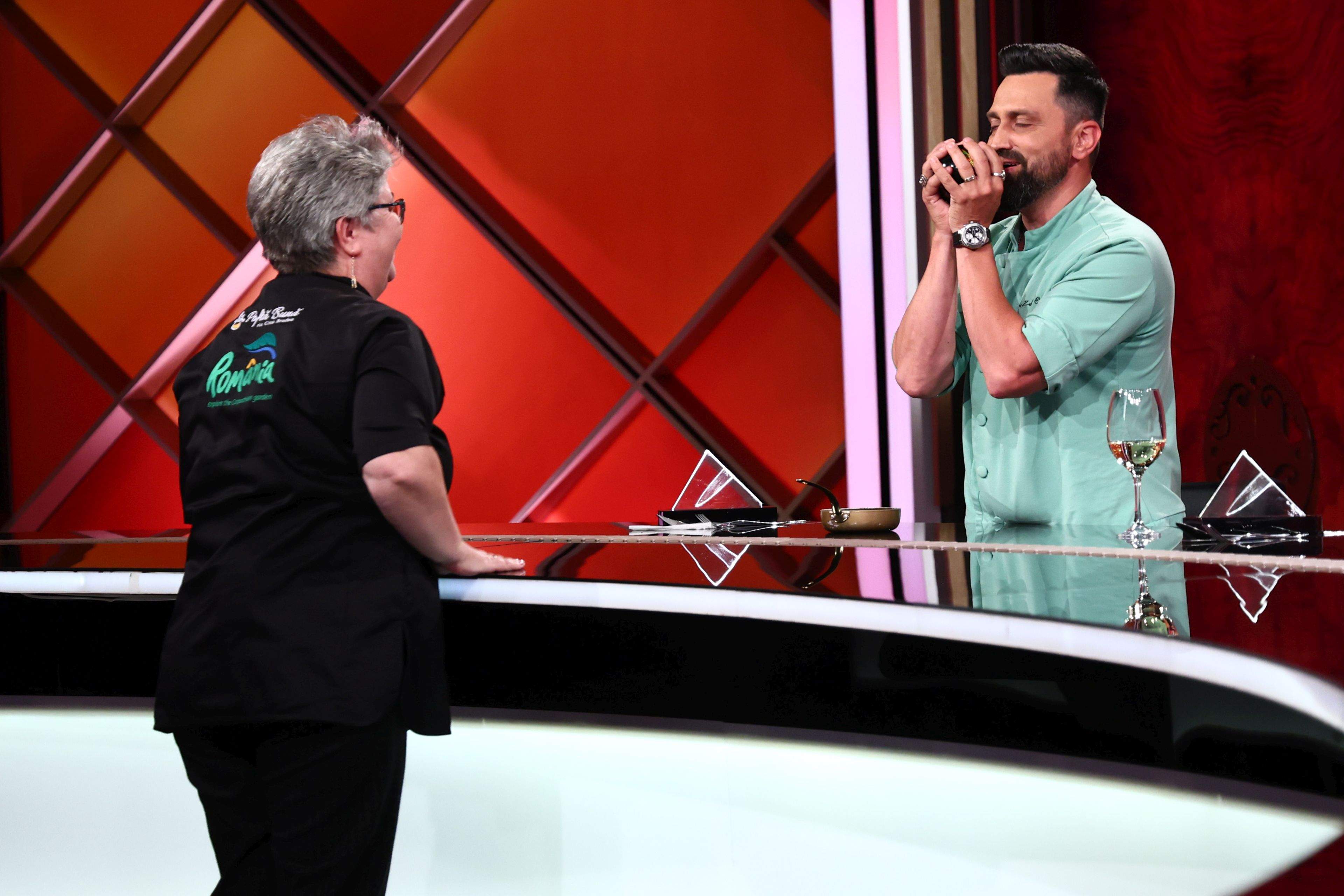 Chefi la cuțite, lider de audiență cu ediția de ieri seară. Chef Ștefan Popescu i-a dat cuțitul de aur lui Tal Berkovich, iar Chef Orlando Zaharia a câștigat bomba